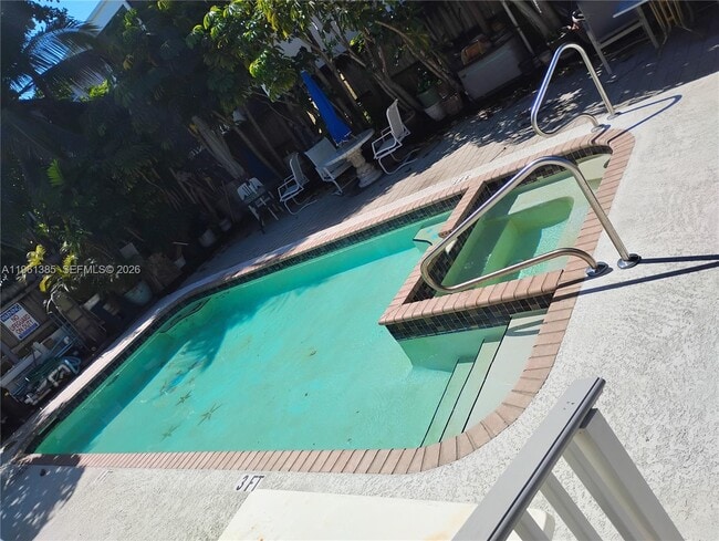 Building Photo - 305 SE 12th Ave Unit 2B