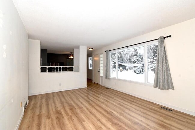 Photo - 5 bedroom in Prince George BC V2K 3J7