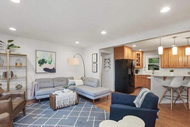 Photo - 4885 Hanson Rd