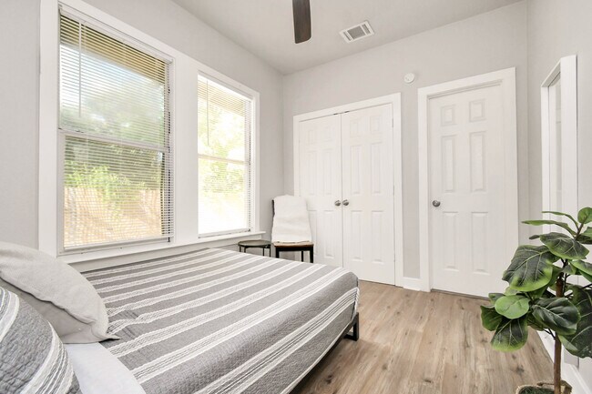 Photo - 1326 Hussion St