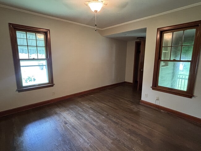 Photo - 1050 Clearview St NW
