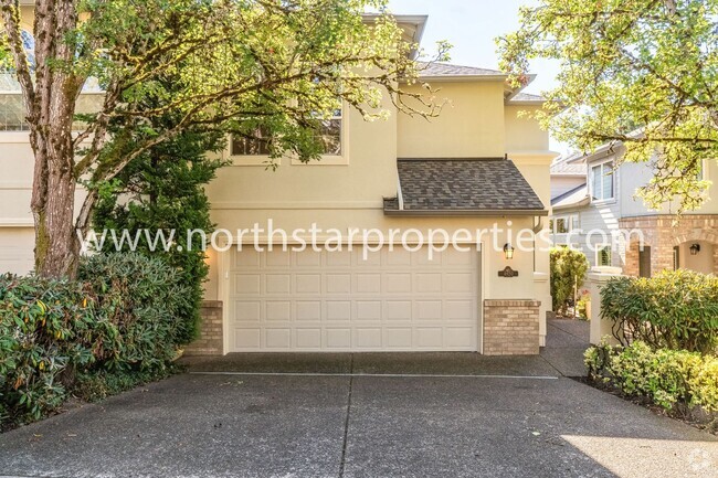 Building Photo - Beautiful Lake Oswego Townhome