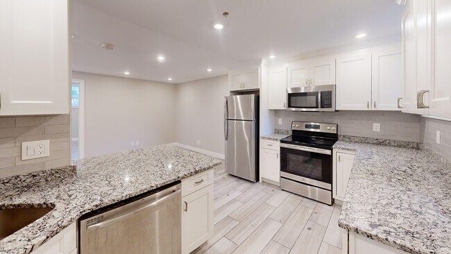 Photo - 2017 Commonwealth Ave Unidad #1