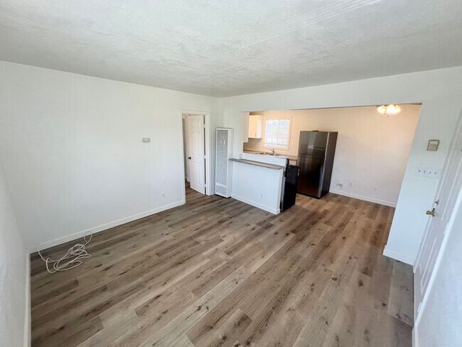 Photo - Upgraded 1 Bed / 1 Bath Upstairs Unit in L...