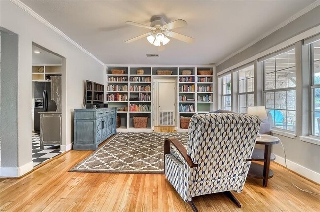 Photo - 1504 Hillmont St