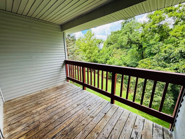 Photo - 403 Berryfield Ln