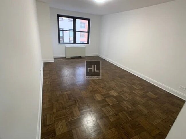 Photo - 5 AVENUE Unit 12A