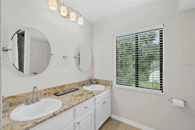 Photo - 54 Weymouth Ln