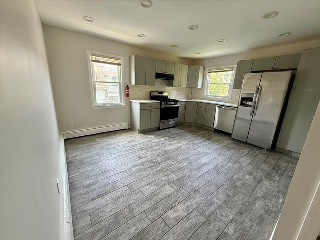Building Photo - 709 Hall St Unit 2 Rental