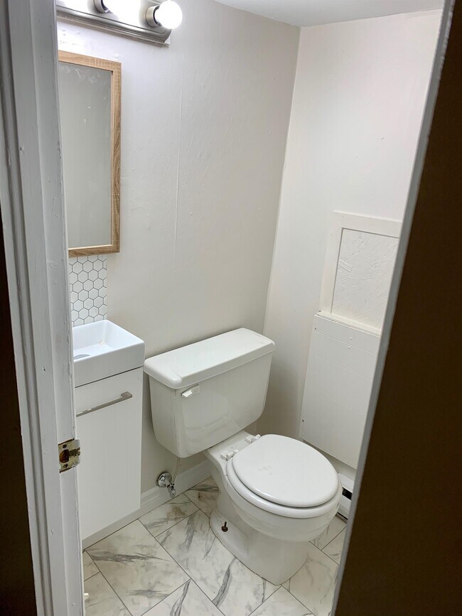 Photo - 169 University Ave