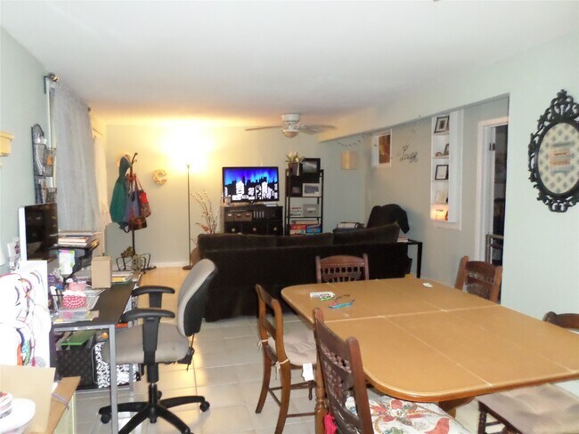 Photo - 1715 Banks St Unit C