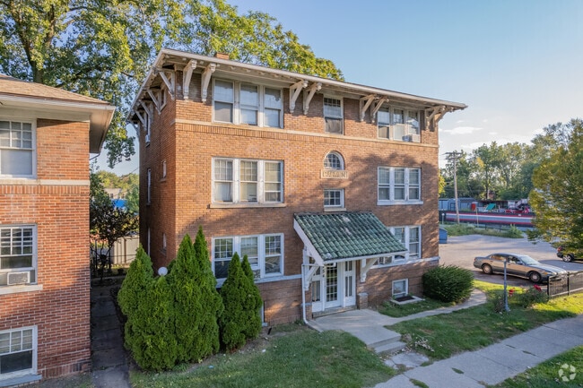 Machen St Apartments