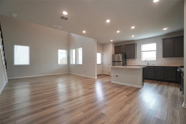 2513 Danbury Ln
