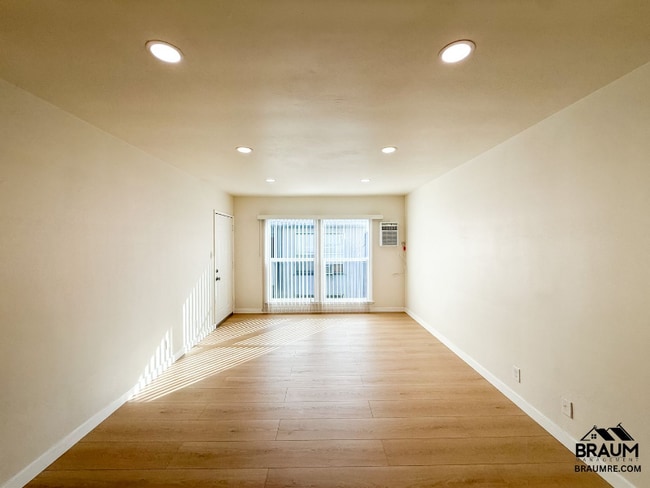 Photo - 7333 Woodman Ave