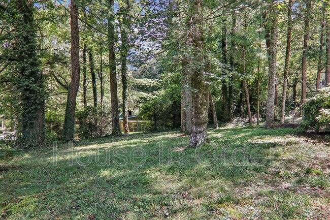 Photo - 325 Comet Dr