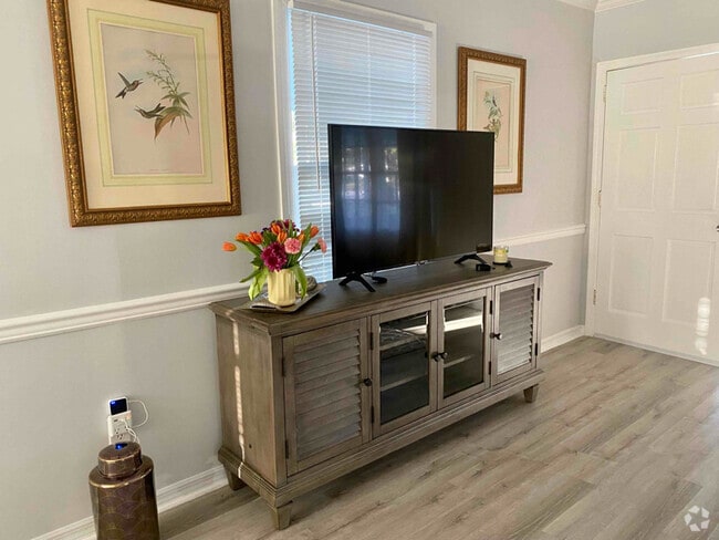 Building Photo - 2515 Vero Beach Ave Rental