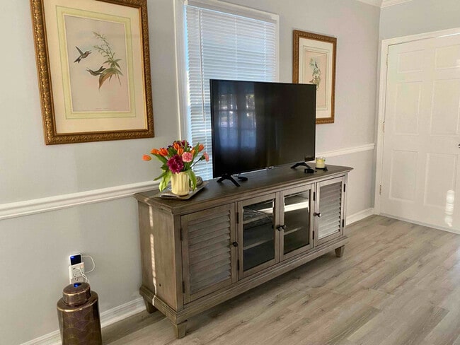 Building Photo - 2515 Vero Beach Ave Rental
