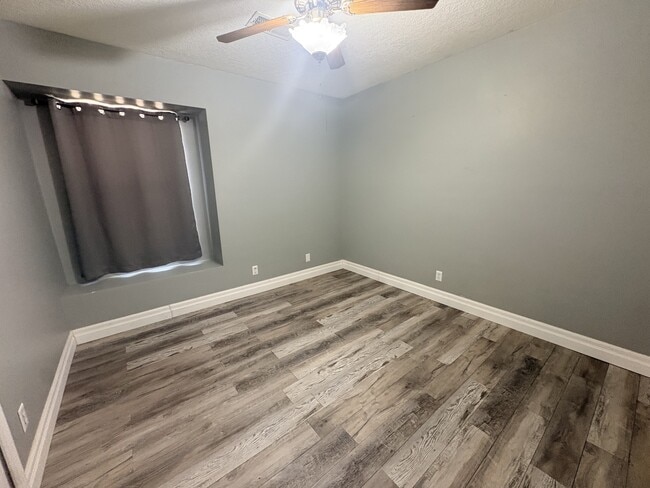 Photo - 4049 Montreal Loop NE