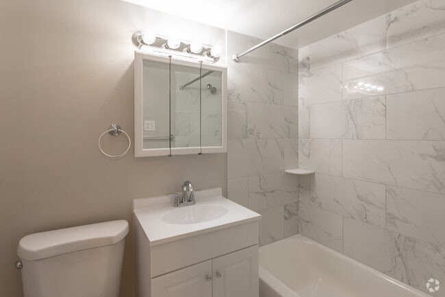 1BR, 1BA -778 SF