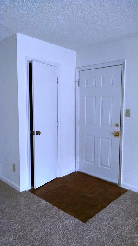 Foyer - Otter Run Apartments