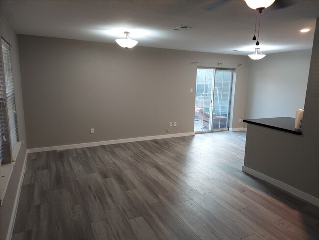 Photo - 933 Valentine Ave