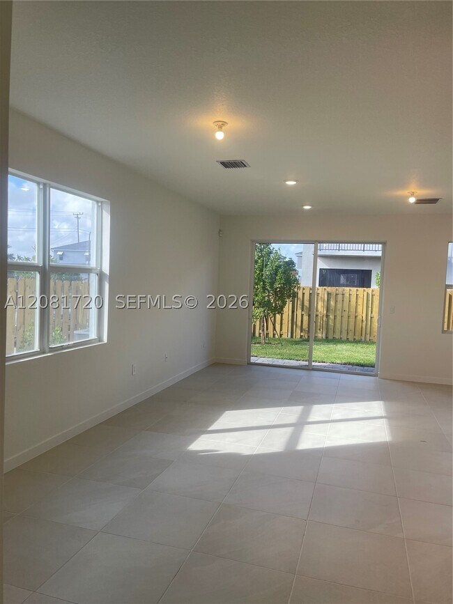 116 NE 13th Ave