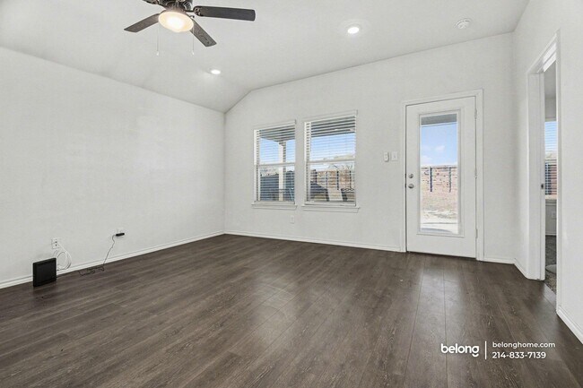 Photo - 815 Ranahan Ln