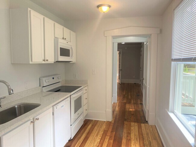 Photo - Beautiful and Bright Apartment in North Hi... Unit 2