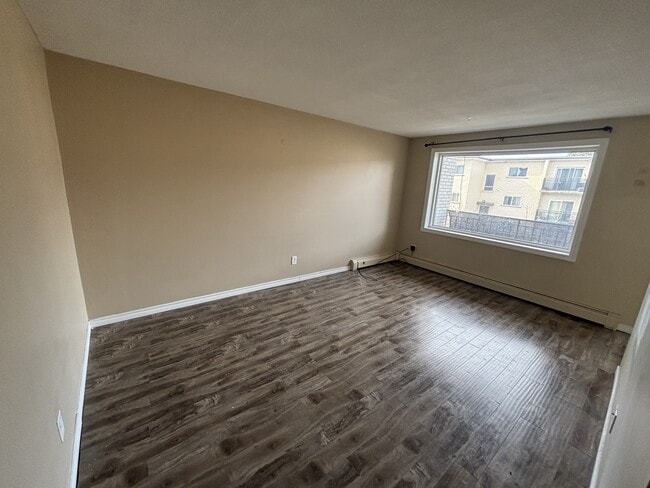 Building Photo - 87 Westwood Dr Unit 202