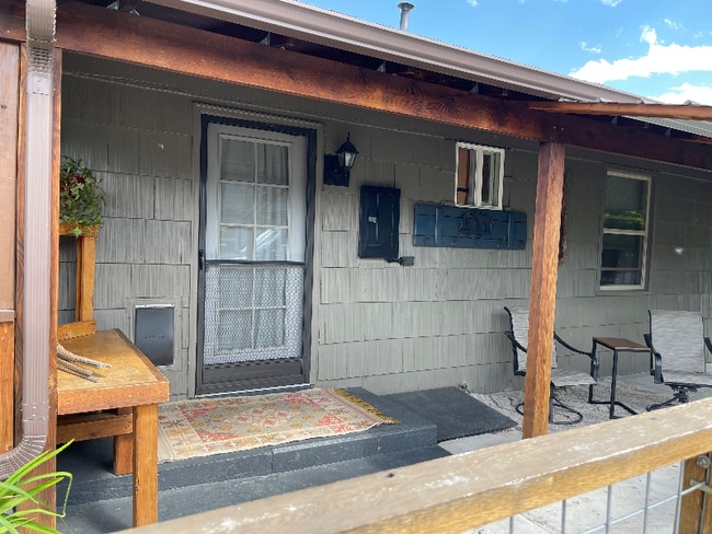 1113 W Main St