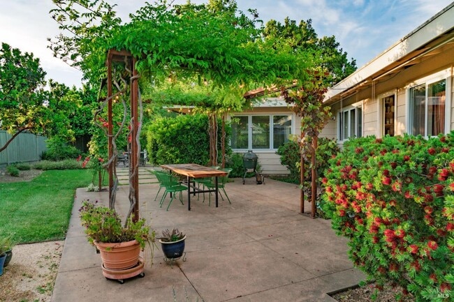 Photo - 775 Josephine Ln