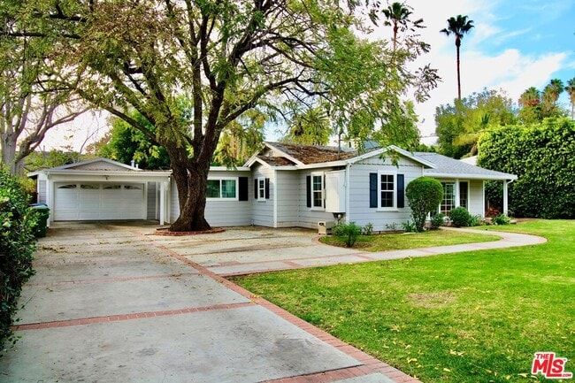 Photo - 8421 Darby Ave