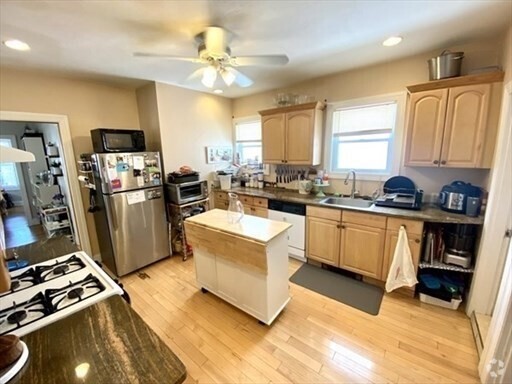 Building Photo - 10 Berkeley St Unit 2 Rental