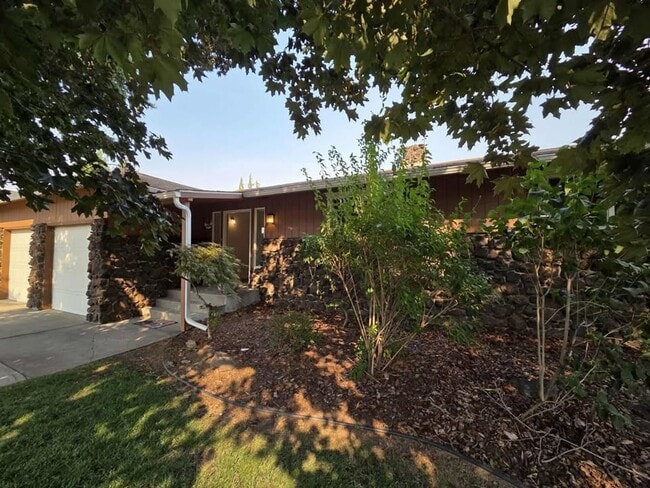 Photo - Stunning 4 Bedroom, 3 Bathroom Home, with ...