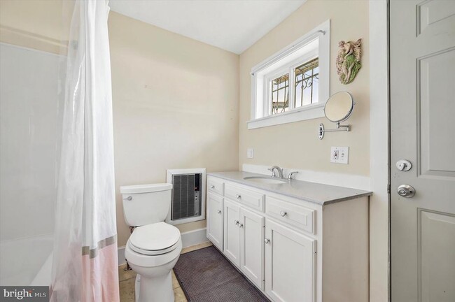 Photo - 3220 Jasper St