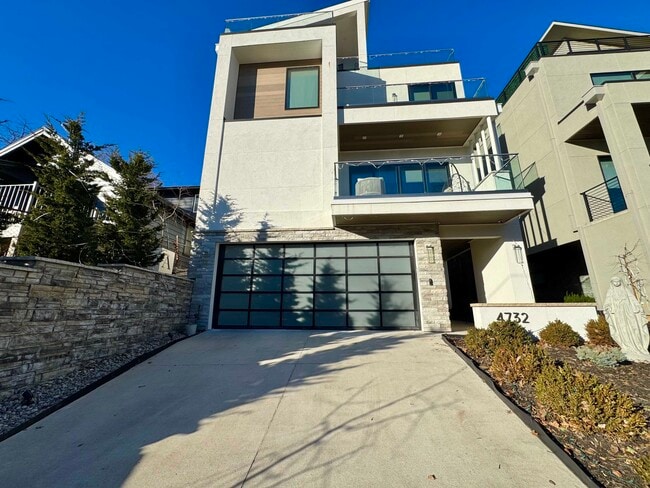 Photo - 4732 Mercier St