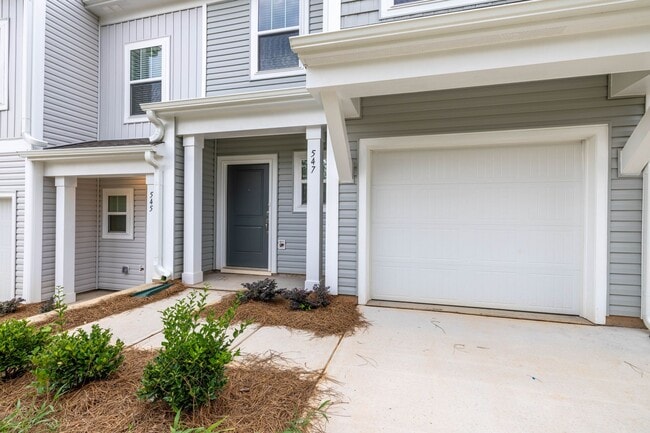 Photo - 3br 2.5 with 1 car garage Townhome communi...