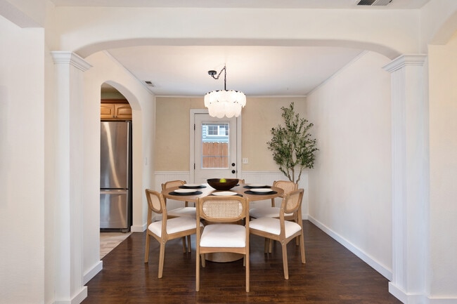 Photo - 417 S Dollar St