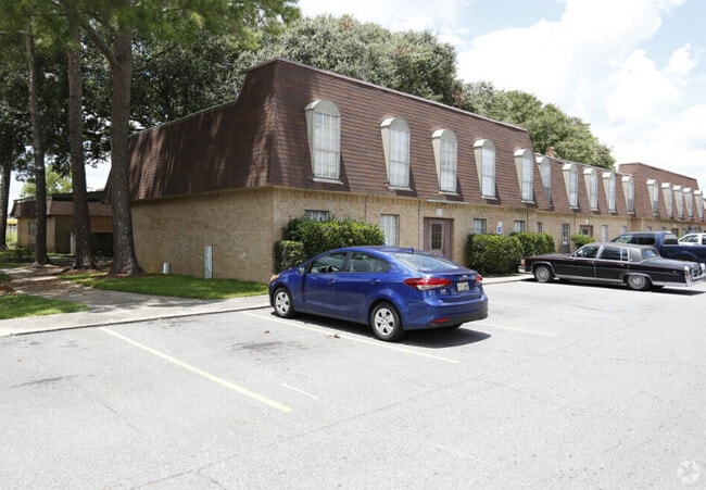Broadmoor Plantation Apartments