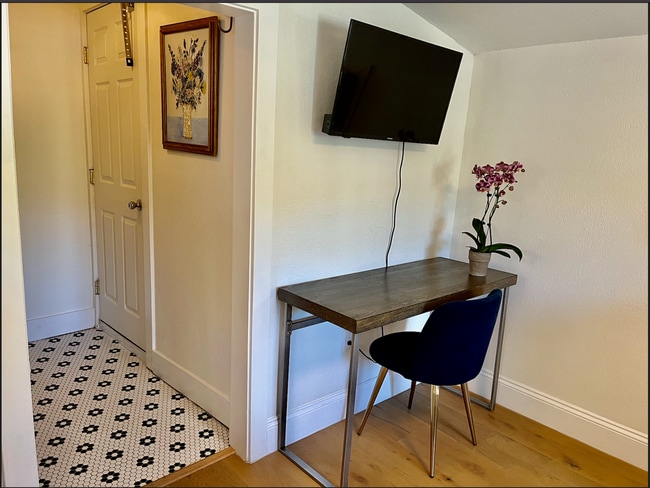 Photo - 1662 Glen Aylsa Ave