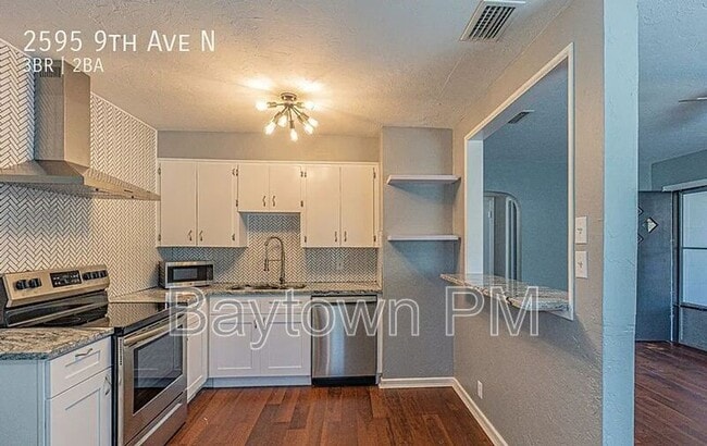 Photo - 2595 9th Ave N