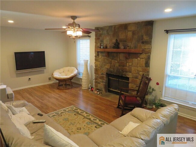 Photo - 601 Maplecrest Rd