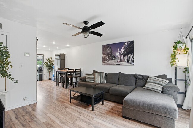 Photo - 4630 N 68th St Unidad 201