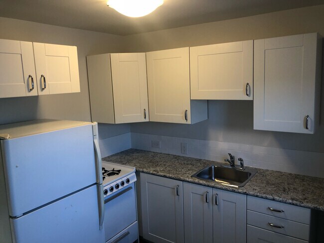 Photo - 10608-10100 100 St Unit 2