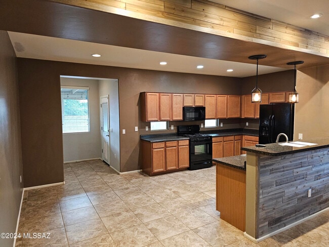Building Photo - 6652 W Fishermans Dr