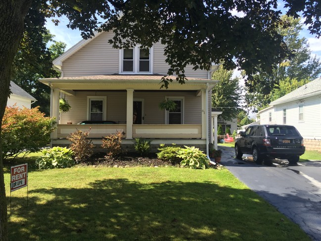 1B/1B Upper for Rent - 61 Hirschfield Dr Unit Upper