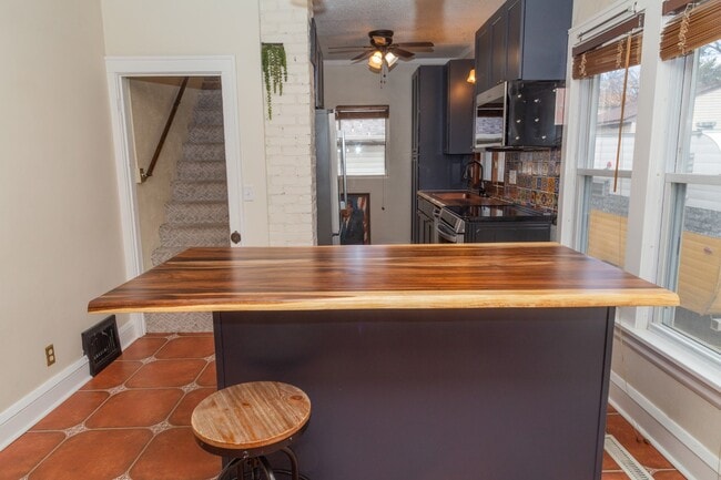 Photo - 1151 Hamline Ave N
