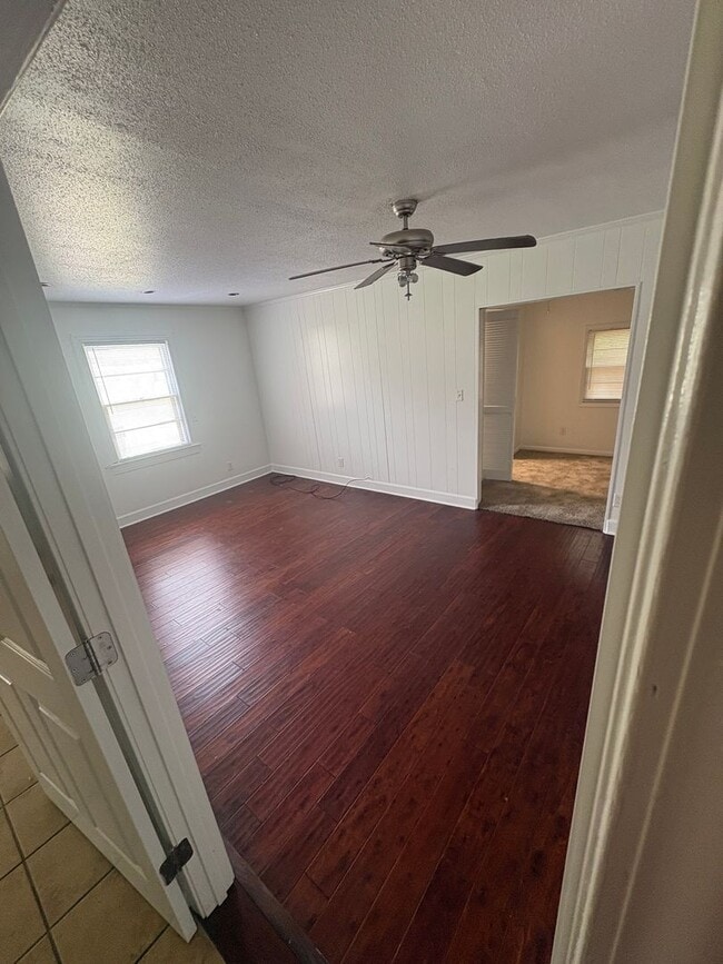 320 Ray Ave
