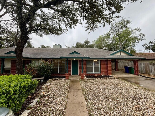 Building Photo - Lone Star Unit B Rental