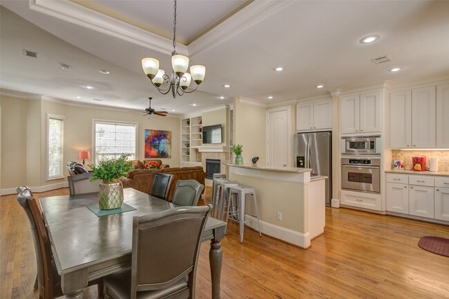 Photo - 105 Detering St